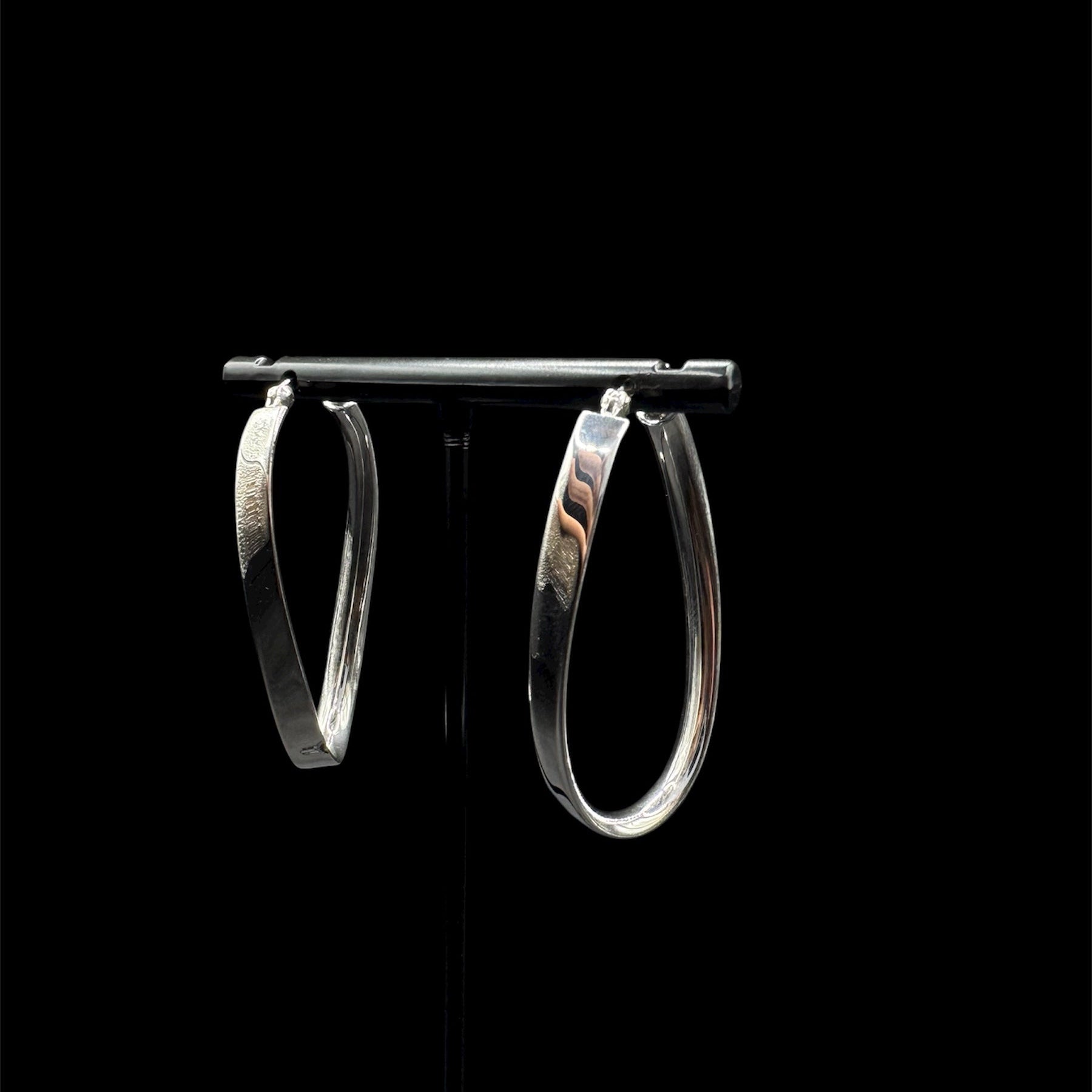 Twist and Shout Earring